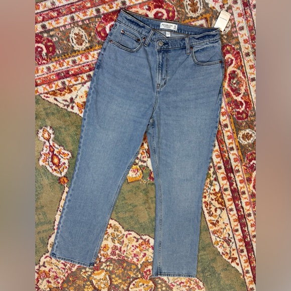 Abercrombie & Fitch Curve Love 90s Slim Straight Leg Ultra High Rise Jeans - Picture 2 of 4